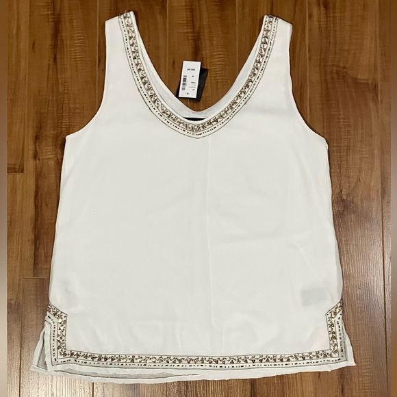 *💙2/25$*White Sleeveless Blouse with Gold Beading - Picture 2 of 5
